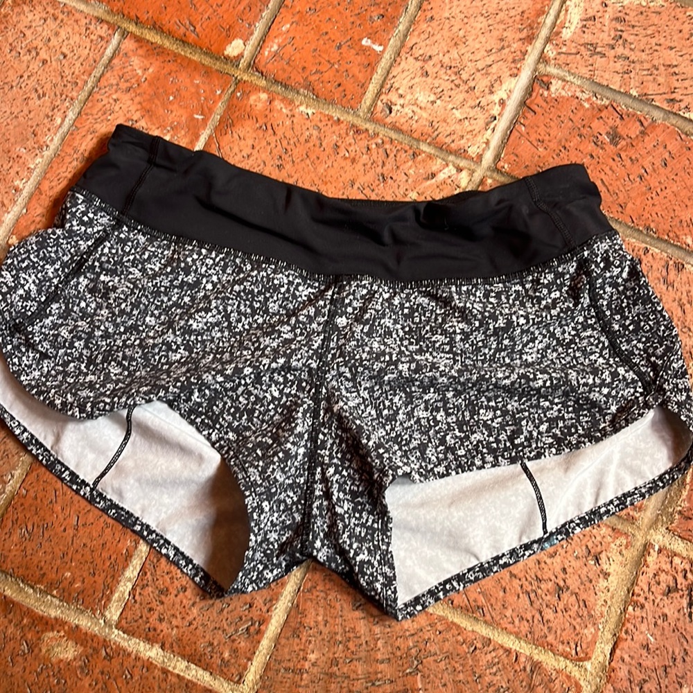 Lululemon 2 1/2 inch speed up shorts